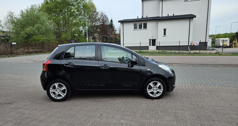 Toyota Yaris cena 14900 przebieg: 199999, rok produkcji 2006 z Stryków małe 667